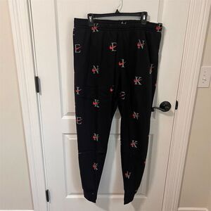 Nike Men's Size XL‎ Black All-Over Logo Print Fleece Joggers Pants NWT